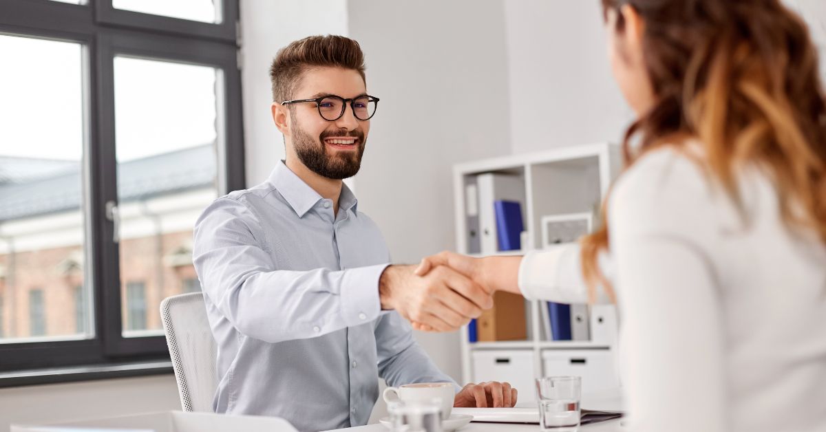 Essential Factors Employees Must Consider When Accepting a Job Offer in UAE